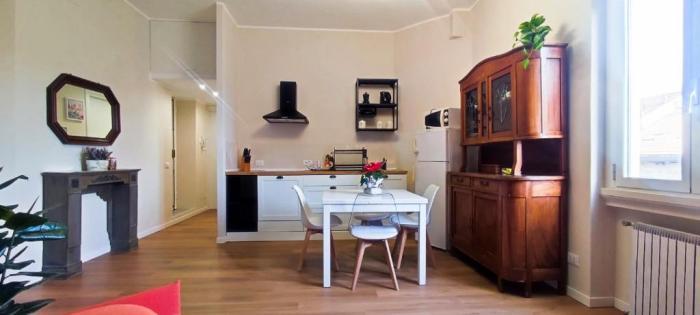 2 Bedroom Gem Near Milano Centrale Fast Wi Fi Kademy House Room photo