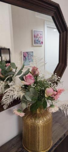 2 Bedroom Gem Near Milano Centrale Fast Wi Fi Kademy House Room photo