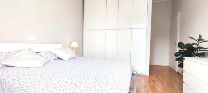 2 Bedroom Gem Near Milano Centrale Fast Wi Fi Kademy House Room photo